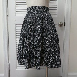 Merona skirt floral pleated full black and white chiffon knee length lined M
